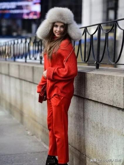 冬天时尚帽子-冬天帽子街拍(图4) 时尚帽子教程全部视频冬季_冬天帽子街拍_冬天时尚帽子