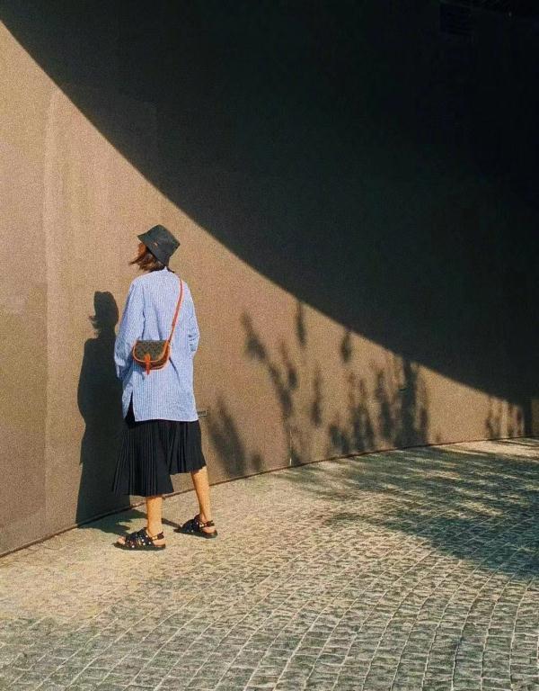 开衫的时尚搭配图片-搭配时尚图片开衫男(图6) 开衫的时尚搭配图片_搭配时尚图片开衫男_搭配衣服图片女装2020