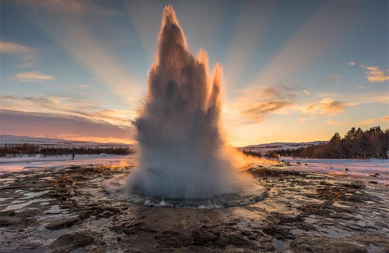 攻略冰岛寻找旅游北极光的地方_寻找北极光｜冰岛旅游攻略_冰岛的北极光有什么特点