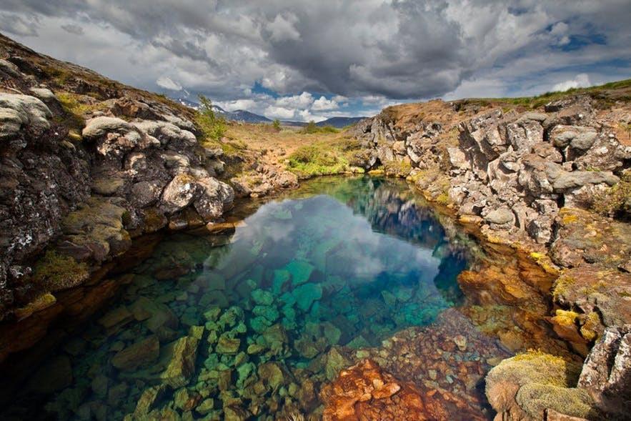 攻略冰岛寻找旅游北极光的地方_寻找北极光｜冰岛旅游攻略_冰岛的北极光有什么特点