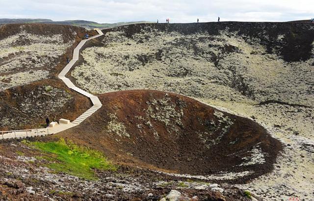 冰岛的北极光有什么特点_攻略冰岛寻找旅游北极光的地方_寻找北极光｜冰岛旅游攻略