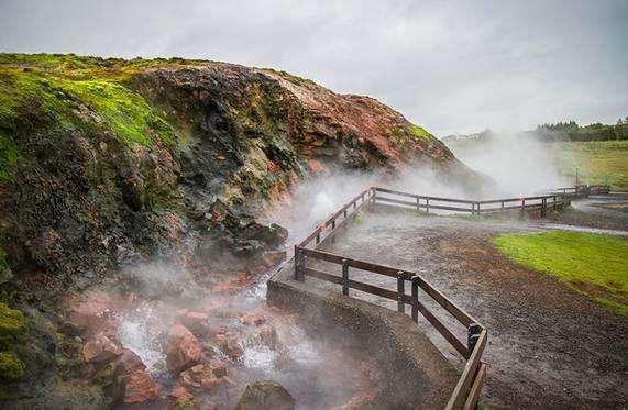 攻略冰岛寻找旅游北极光的地方_寻找北极光｜冰岛旅游攻略_冰岛的北极光有什么特点