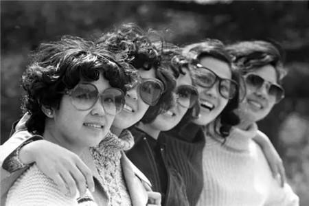 触手衣服怎么获得_潮流服饰时尚触手可及_潮流时装设计少男服饰造型