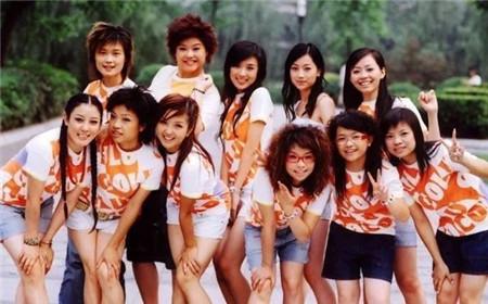 触手衣服怎么获得_潮流服饰时尚触手可及_潮流时装设计少男服饰造型