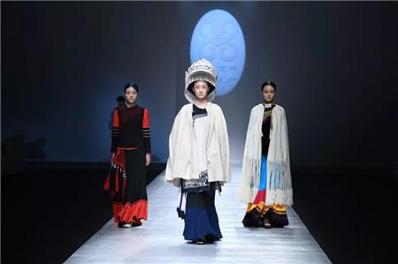 触手衣服怎么获得_潮流服饰时尚触手可及_潮流时装设计少男服饰造型