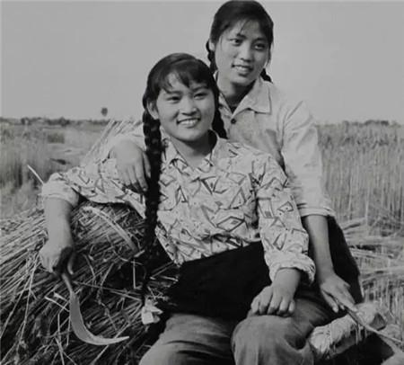 触手衣服怎么获得_潮流服饰时尚触手可及_潮流时装设计少男服饰造型