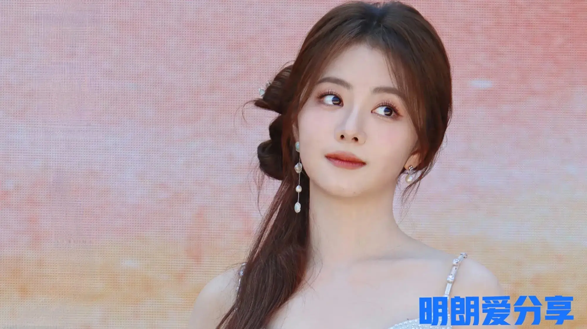 时尚盘发视频-视频时尚盘发怎么做