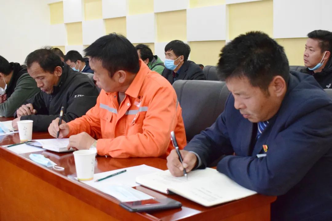 玉龙雪山了旅游攻略_雪山攻略玉龙旅游路线_玉龙雪山坑