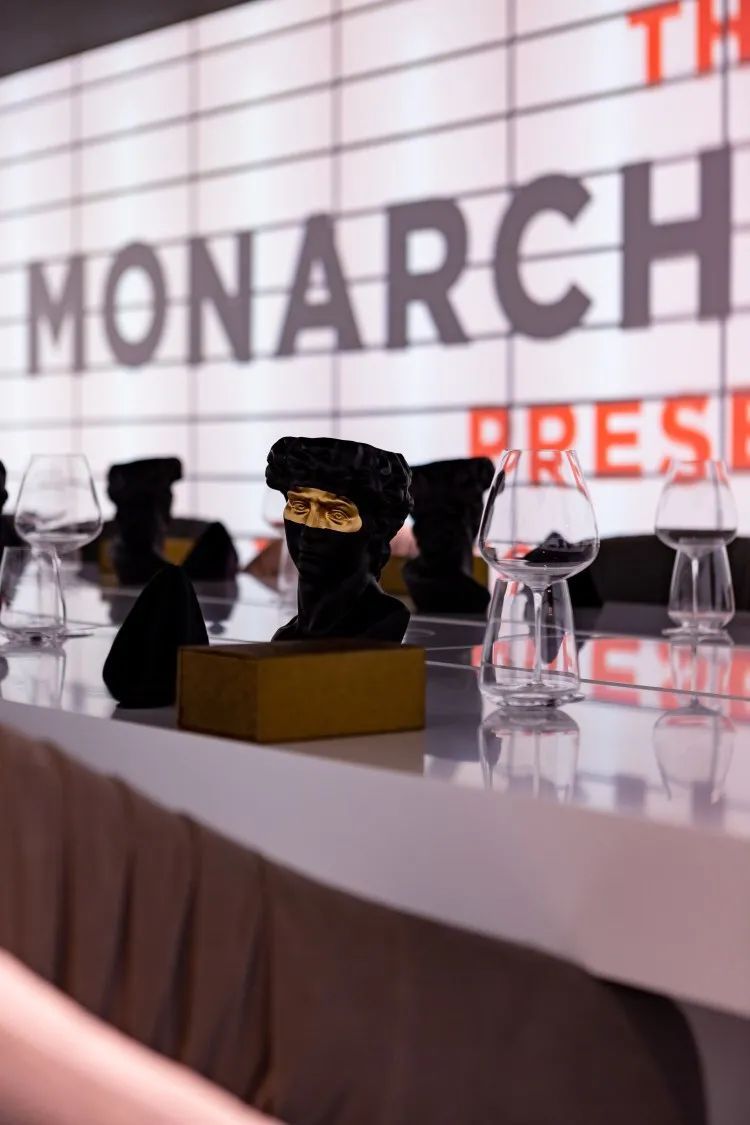 韦恩时尚纹绣公司_韦恩服装定制_韦恩时尚招聘