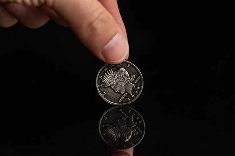 韦恩时尚招聘_韦恩时尚纹绣公司_韦恩服装定制