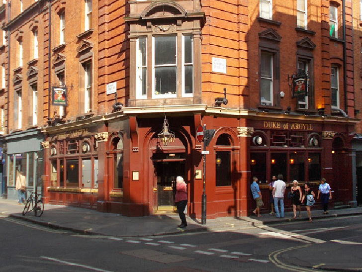 韦恩时尚纹绣公司_韦恩时尚招聘_韦恩服装定制