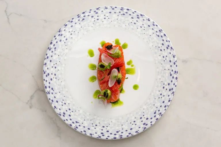 韦恩时尚招聘_韦恩时尚纹绣公司_韦恩服装定制