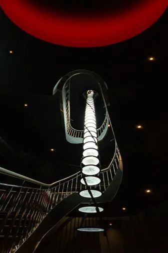 韦恩服装定制_韦恩时尚纹绣公司_韦恩时尚招聘