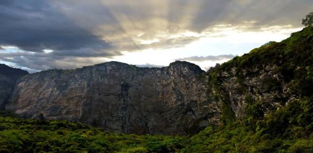 重庆天坑地缝景点视频_重庆天坑景区介绍_重庆天坑地缝旅游攻略