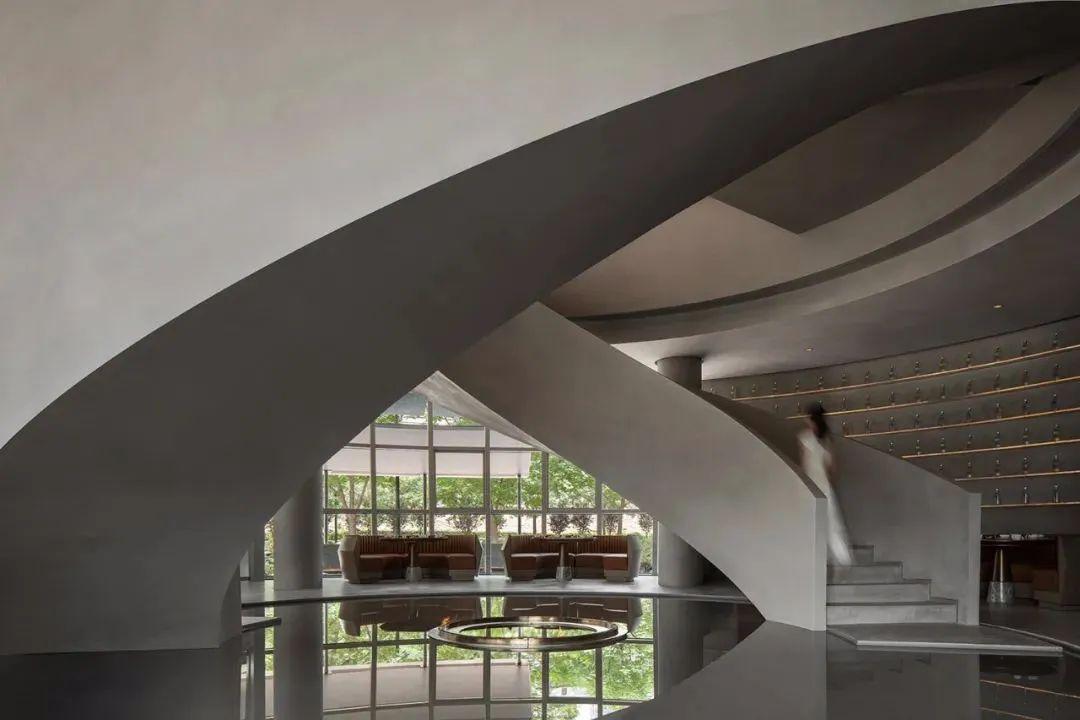 时尚餐饮空间-现代餐饮空间设计案例(图7) 时尚餐饮设计_现代餐饮空间设计案例_时尚餐饮空间