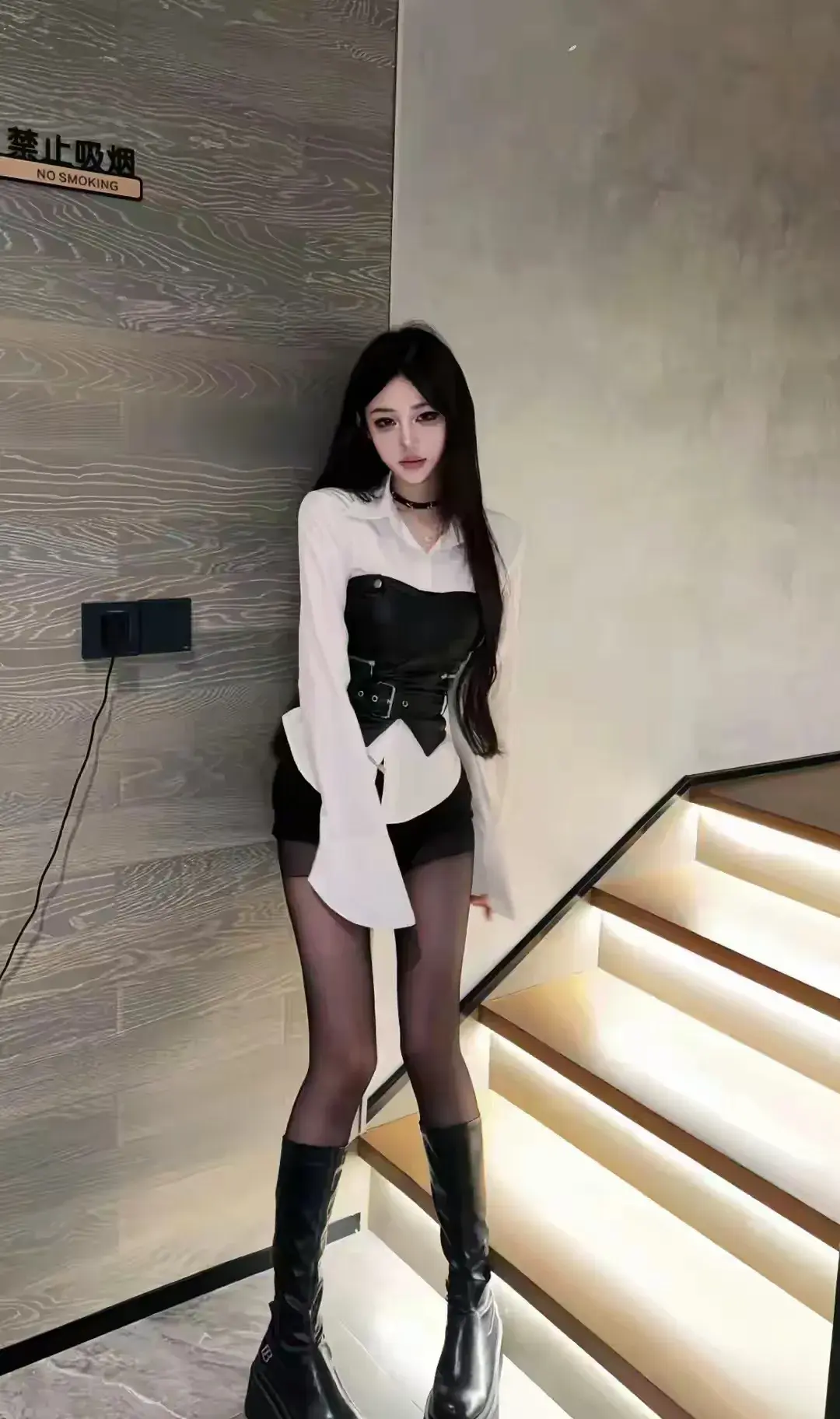 黑高跟时尚丽人-丽人鞋子是牌子吗(图4) 时尚丽人图片_丽人鞋子是牌子吗_黑高跟时尚丽人