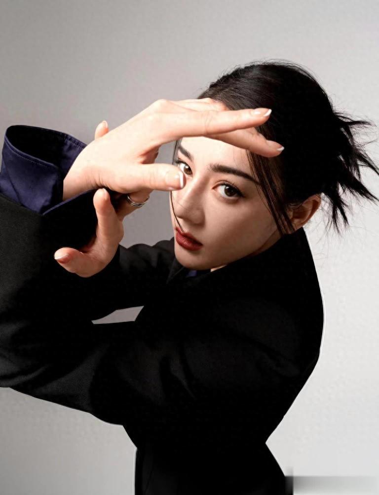 黑高跟时尚丽人-时尚丽人礼仪课堂