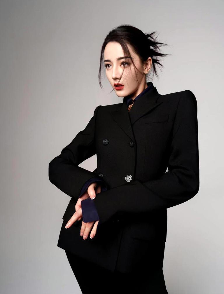 黑高跟时尚丽人-时尚丽人礼仪课堂(图2) 丽人鞋子是牌子吗_时尚丽人礼仪课堂_黑高跟时尚丽人