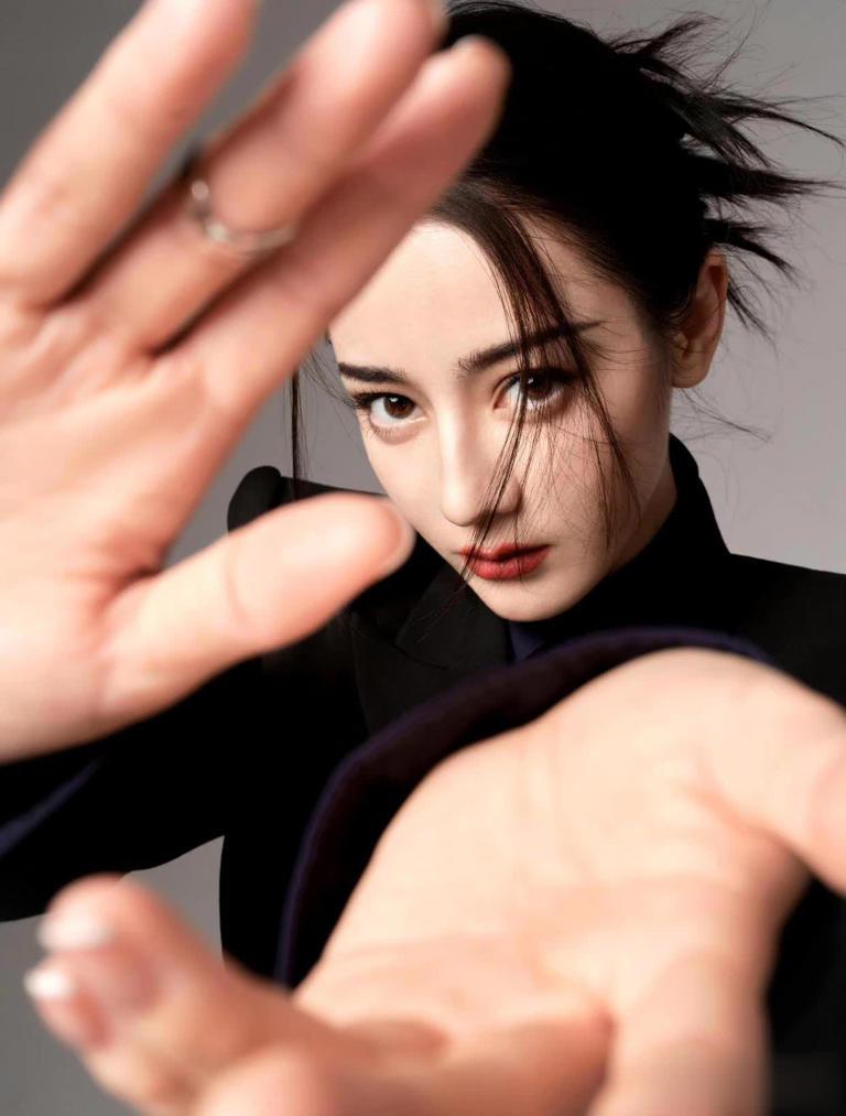 黑高跟时尚丽人-时尚丽人礼仪课堂(图5) 黑高跟时尚丽人_时尚丽人礼仪课堂_丽人鞋子是牌子吗