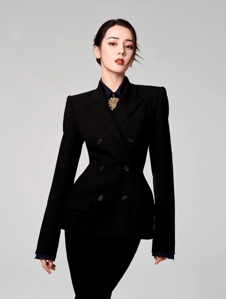 黑高跟时尚丽人-时尚丽人礼仪课堂(图6) 丽人鞋子是牌子吗_时尚丽人礼仪课堂_黑高跟时尚丽人