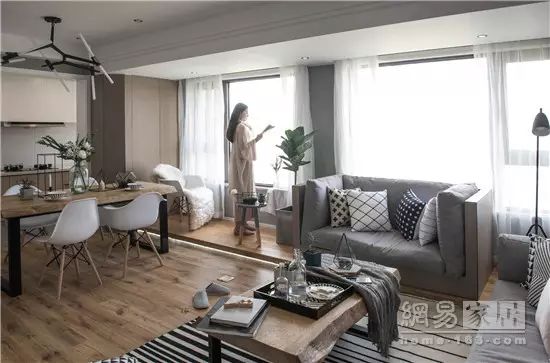 客厅时尚个性挂钟图片-2021年客厅挂钟最新款图片(图12) 客厅时尚挂画图片_2021年客厅挂钟最新款图片_客厅时尚个性挂钟图片