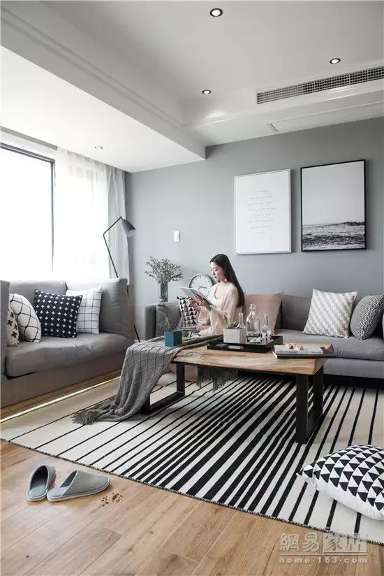 客厅时尚个性挂钟图片-2021年客厅挂钟最新款图片(图13) 客厅时尚个性挂钟图片_客厅时尚挂画图片_2021年客厅挂钟最新款图片