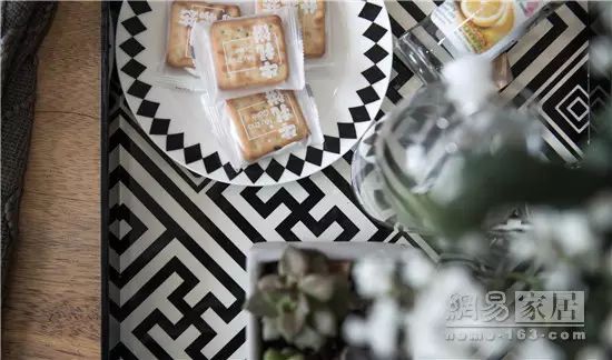 客厅时尚个性挂钟图片-2021年客厅挂钟最新款图片(图14) 2021年客厅挂钟最新款图片_客厅时尚个性挂钟图片_客厅时尚挂画图片