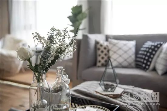 客厅时尚个性挂钟图片-2021年客厅挂钟最新款图片(图17) 客厅时尚个性挂钟图片_2021年客厅挂钟最新款图片_客厅时尚挂画图片