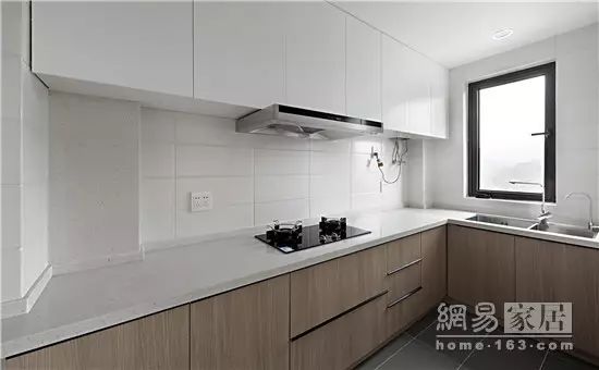 客厅时尚个性挂钟图片-2021年客厅挂钟最新款图片(图24) 客厅时尚挂画图片_客厅时尚个性挂钟图片_2021年客厅挂钟最新款图片