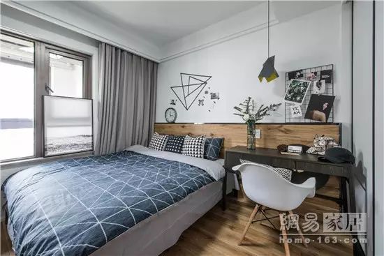 客厅时尚个性挂钟图片-2021年客厅挂钟最新款图片(图29) 2021年客厅挂钟最新款图片_客厅时尚挂画图片_客厅时尚个性挂钟图片