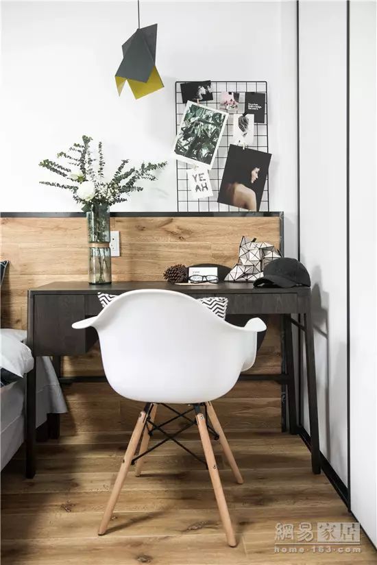 客厅时尚个性挂钟图片-2021年客厅挂钟最新款图片(图31) 客厅时尚个性挂钟图片_客厅时尚挂画图片_2021年客厅挂钟最新款图片