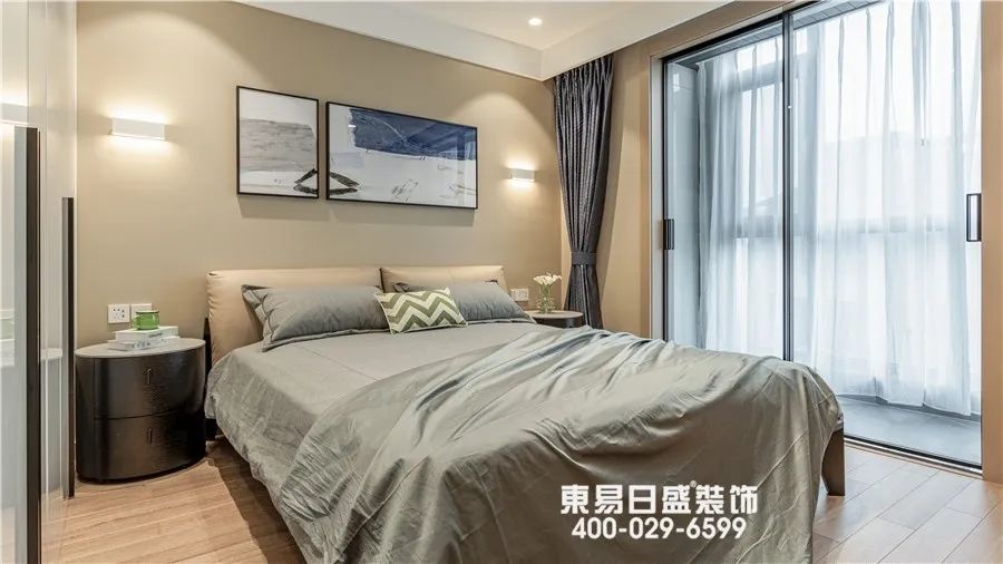 2021年客厅挂钟最新款图片_客厅时尚挂画图片_客厅时尚个性挂钟图片