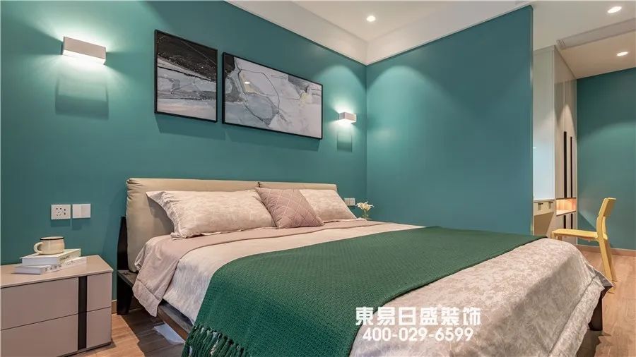 客厅时尚挂画图片_客厅时尚个性挂钟图片_2021年客厅挂钟最新款图片