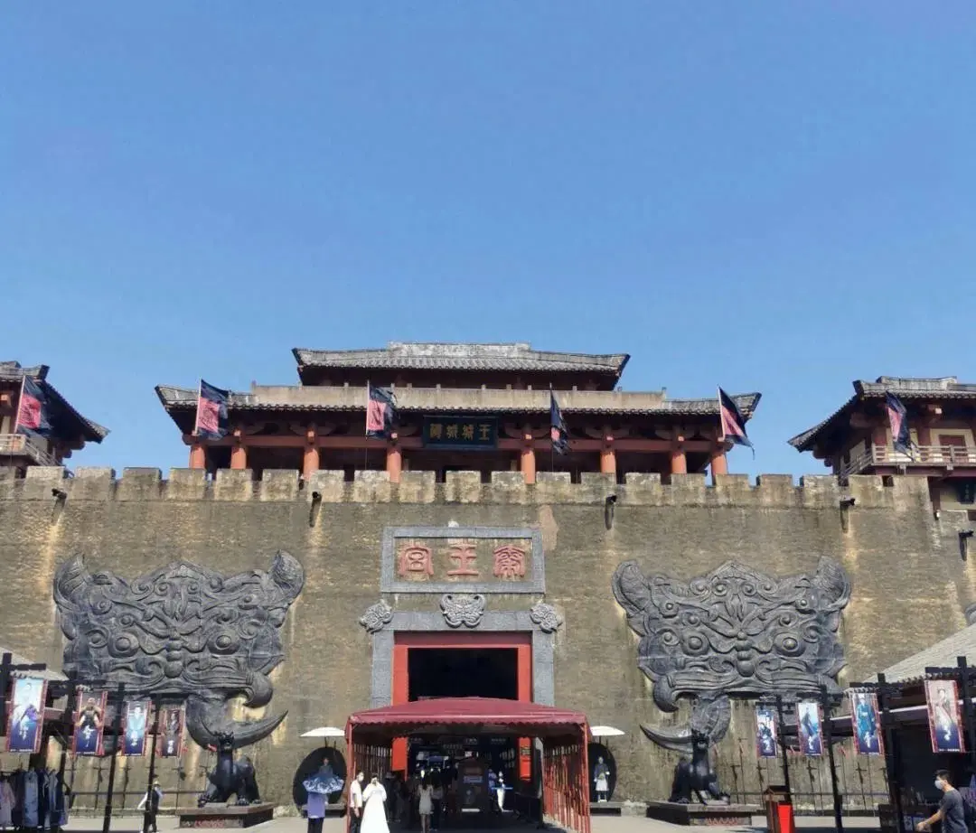 一个人去横店旅游攻略-攻略横店旅游个人去哪里旅游