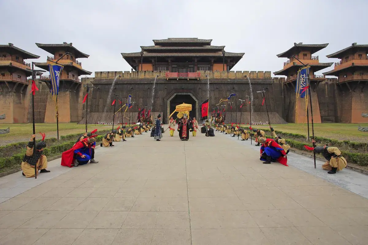一个人去横店旅游攻略_要去横店玩旅游攻略_攻略横店旅游个人去哪里旅游