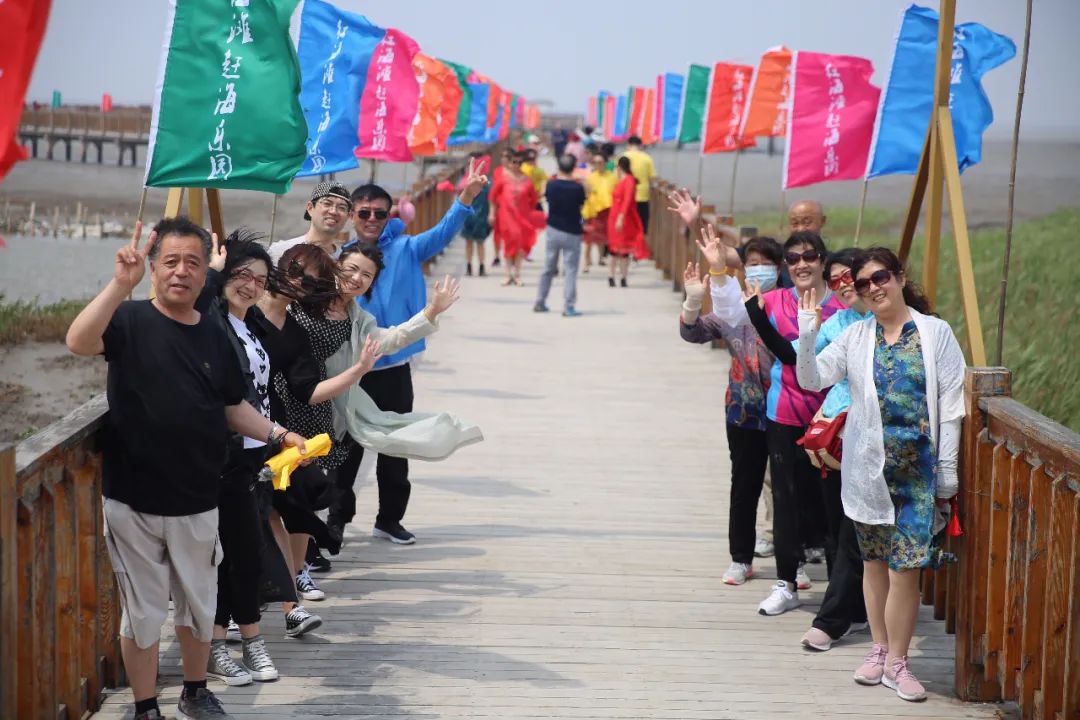 盘锦红海滩旅游攻略_盘锦有红海滩一日游_盘锦红海滩最美的地段