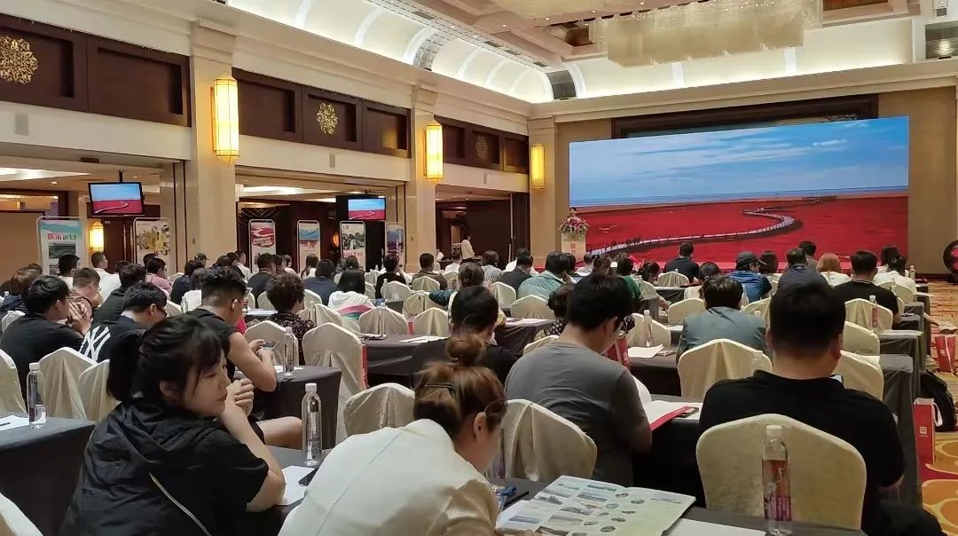 盘锦红海滩旅游攻略_盘锦红海滩最美的地段_盘锦旅游景点红海滩