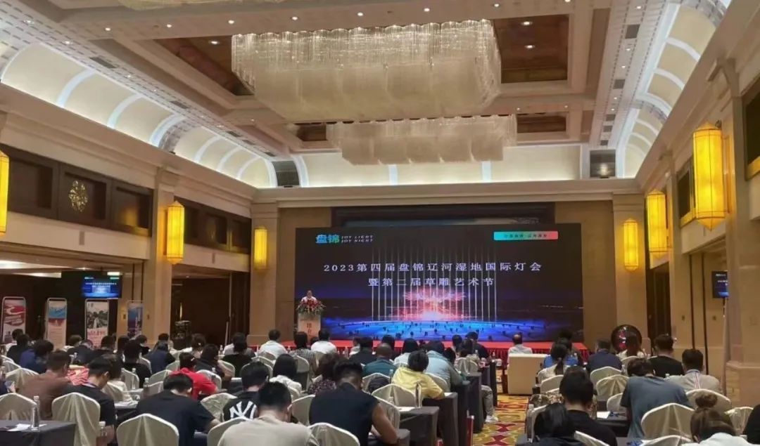 盘锦红海滩最美的地段_盘锦旅游景点红海滩_盘锦红海滩旅游攻略