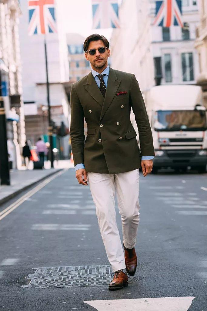 靴子类型男_时尚男靴子_靴子的搭配穿法男