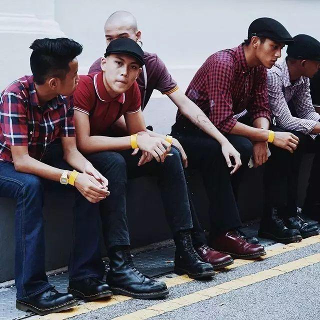 靴子的搭配穿法男_时尚男靴子_靴子男士