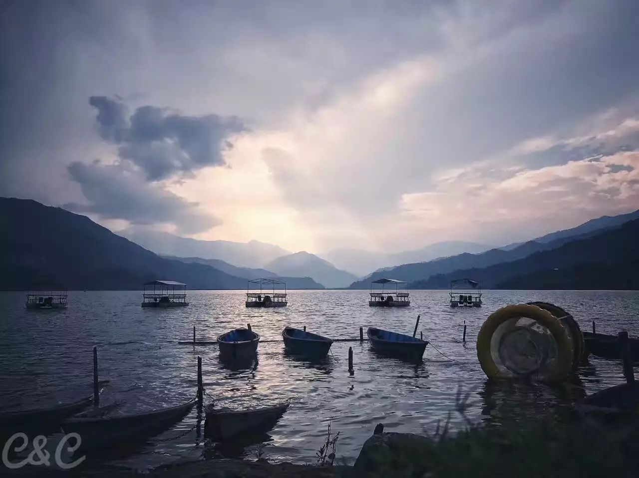 地震后尼泊尔旅游攻略_尼泊尔攻略地震旅游后去哪里了_尼泊尔地震后还值得去吗