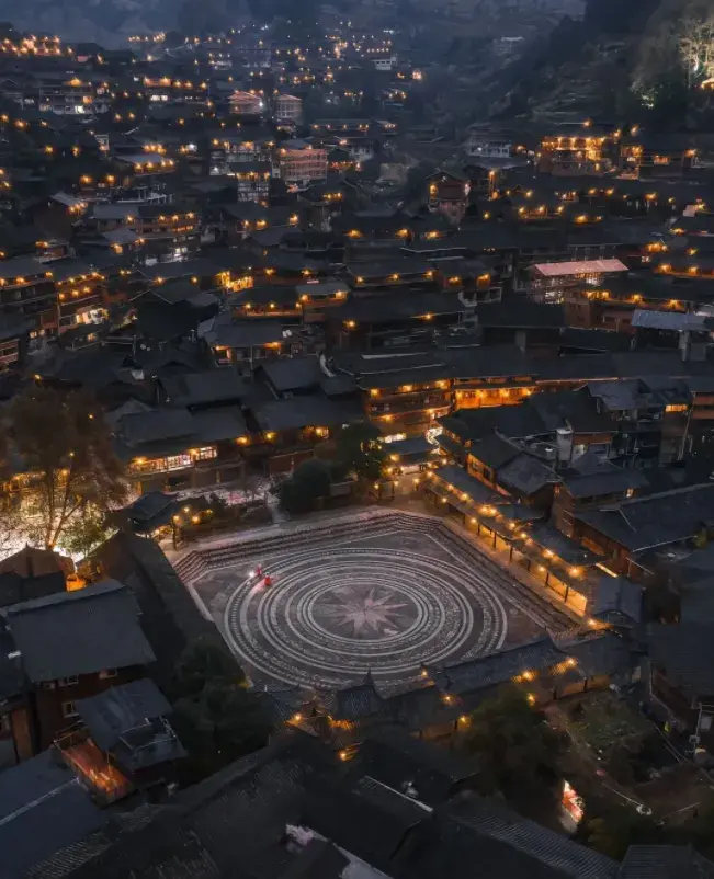 攻略凯里旅游苗寨的路线_凯里苗寨在哪里_凯里千户苗寨旅游攻略