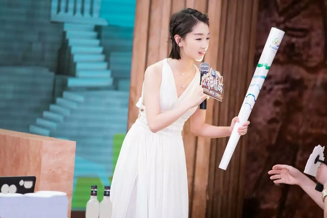 微乳才是时尚-微乳穿衣服好看(图6) 流行微乳吗_微乳才是时尚_微乳穿衣服好看