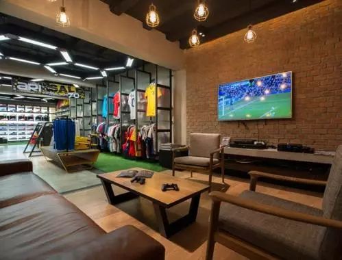 时尚服装店装修风格_时尚服装店装修设计_装修服装店铺装修设计