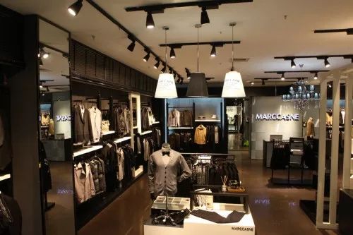 时尚服装店装修风格_装修服装店铺装修设计_时尚服装店装修设计