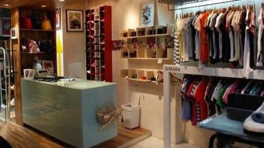 时尚服装店装修风格_装修服装店铺装修设计_时尚服装店装修设计