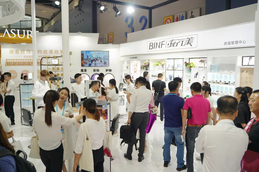 广州时尚潮流_广州流行美连锁店地址_广州流行美时尚商业股份有限公司