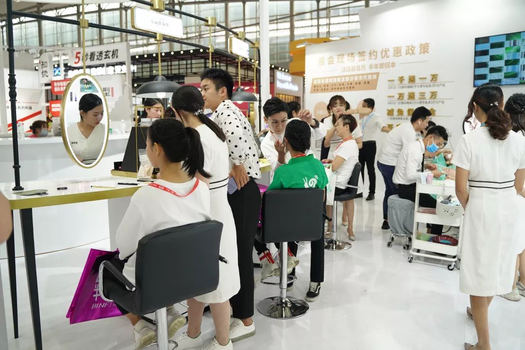 广州时尚潮流_广州流行美连锁店地址_广州流行美时尚商业股份有限公司