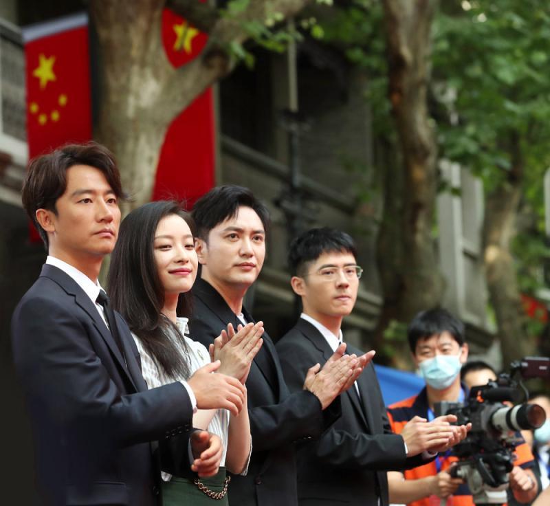 男士西装搭配图片大全高清_男士时尚西装搭配_男士西装怎么搭