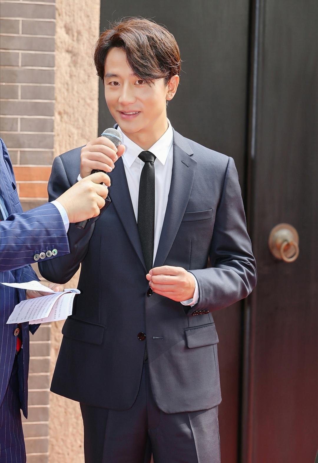 男士时尚西装搭配_男士西装怎么搭_男士西装搭配图片大全高清